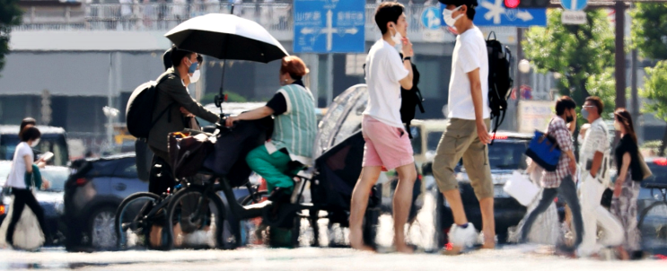 <b>입추</b>에도 더위가 절정, 프로야구까지 멈추게 하는 늦더위
