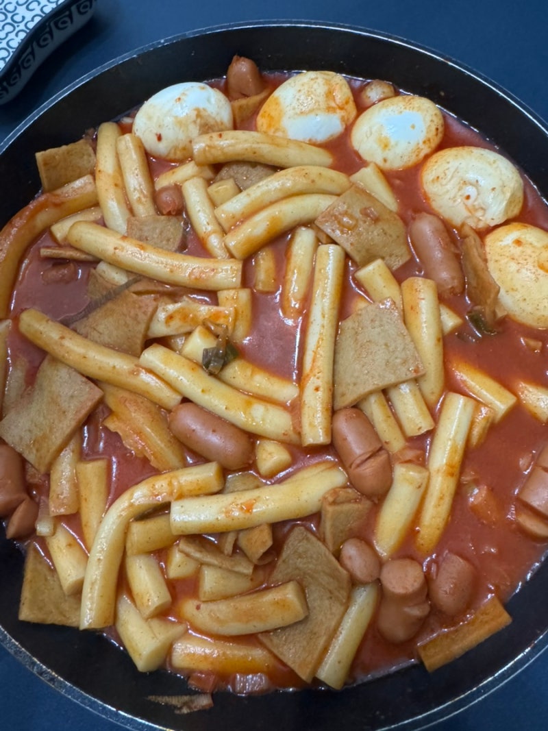 설탕과 고추장으로만 만드는 초간단 떡볶이 레시피