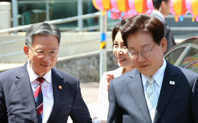 사의 밝힌 정성호에 이재명 대통령 "잘 버티세요"...유임 이유는 공소청·중수청 때문?