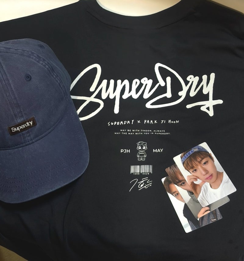 Superdry 슈퍼드라이 박지훈 콜라보 티셔츠 볼캡 포토카드 후기 재입고 일정