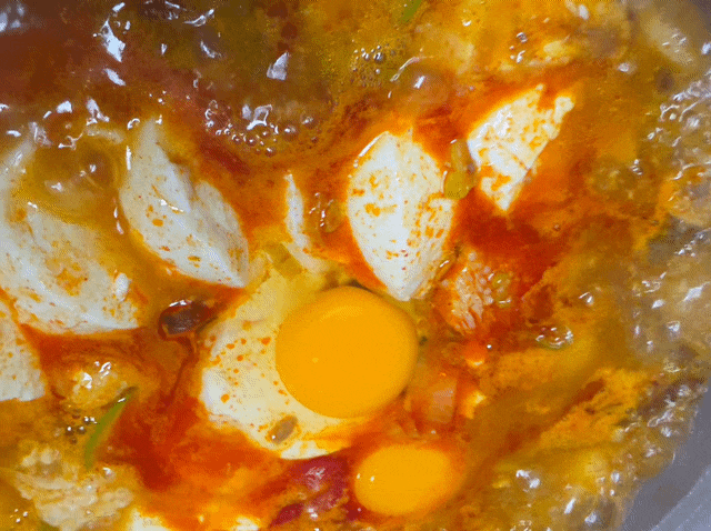 ️ 고기 기름에 감칠맛 폭발! 밥 두 공기 부르는 얼큰 진한 '우삼겹 순두부찌개' 레시피 ✨