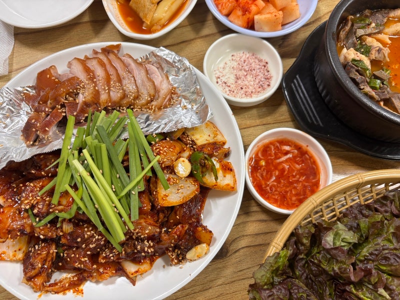 [공덕] 순대국 순대 떡볶이 무한리필 마포왕족발 반반매운족발 | 공덕시장 족발골목맛집 내....