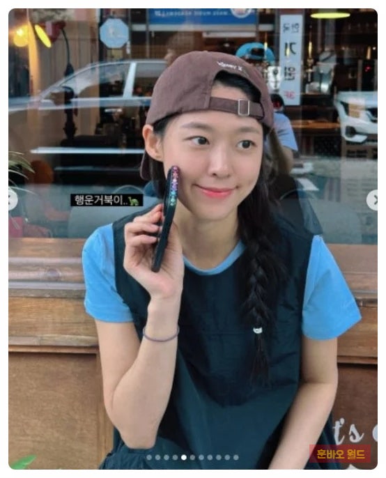 설현은 진짜 퍼스널 컬러가 ‘여름’인가 봐…청량미 폭발한 일상 사진