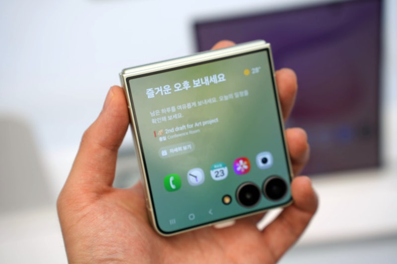 갤럭시 Z 플립8 '실패' 삼성전자 빼고 다 알아... (삼성 폴더블폰)