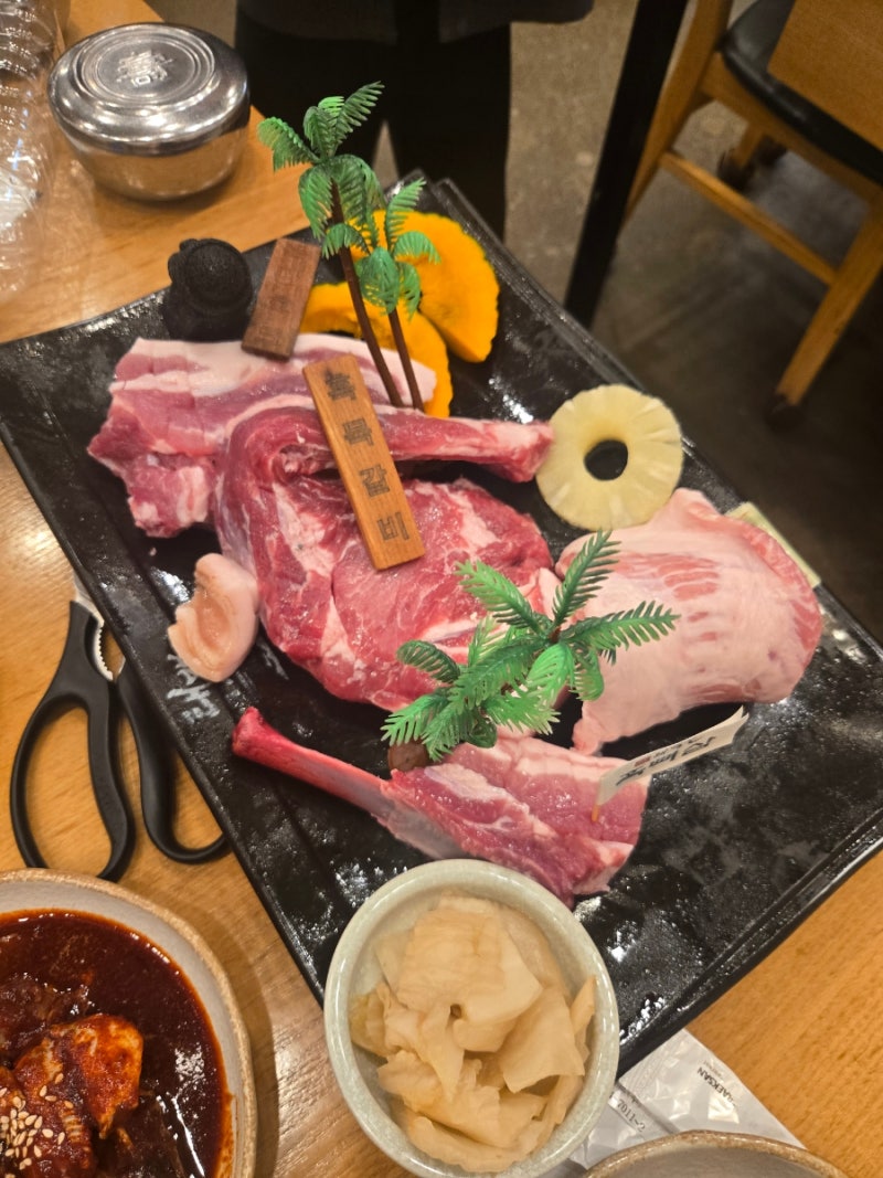양념게장에 흑돼지 조합이라니! 제주 태백산 본점 맛도 분위기도 다 잡은 이유