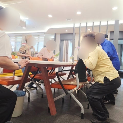 창원주간보호센터 희연치매전담형주간보호센터 어르신의 하루를 함께 지켜드립니다