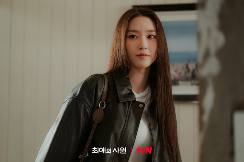 신유나 최애의 사원 첫 등장, 윤초이의 냉온탕 표정이 남긴 장면