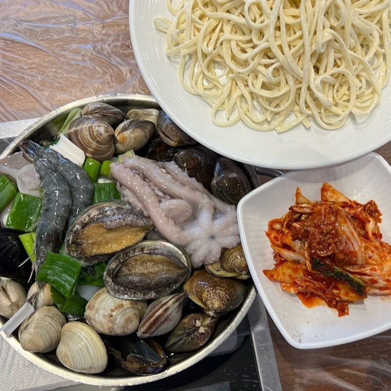 파주 칼국수 / 칼칼한 김치에 복많네해물칼국수 파주출판단지본점