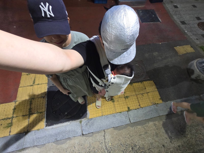 아기띠 첫 사용 후기! 동네 마실, 카페, 장모님댁 착용해 본 솔직한 느낌과 베이비뵨 하모니 ....
