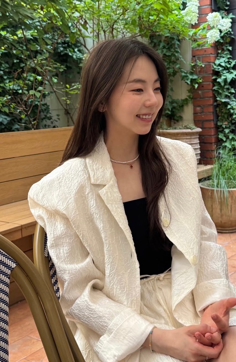 안소희 목걸이 뭐길래? 301만원 반클리프 레드 포인트