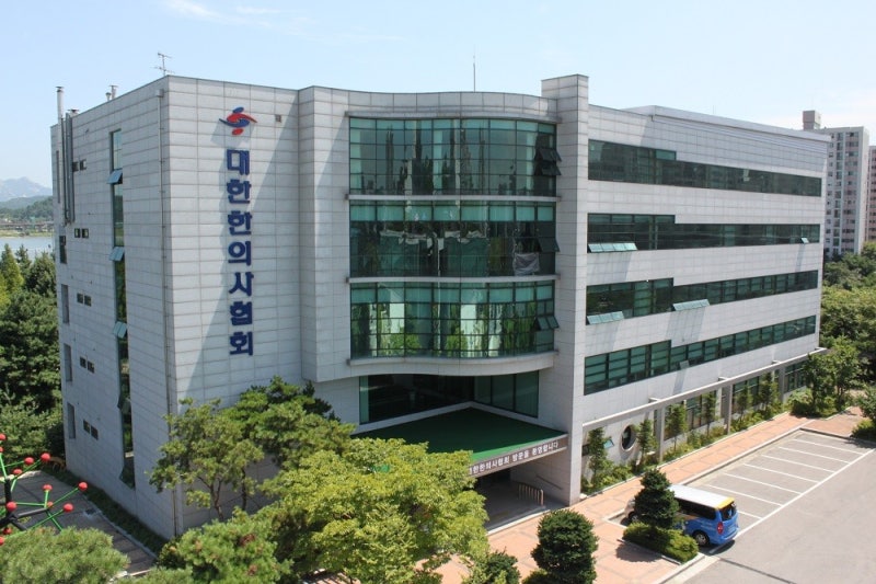 자보 ‘8주 치료 제한’ 시행령 의결…한의협 “환자 치료권 침해” 우려