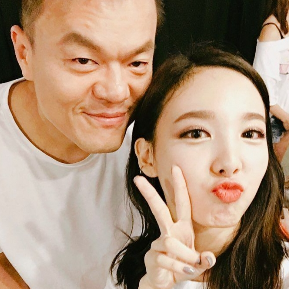 이혼한 전처 첫사랑에게 매달 2천만원씩 위자료 주고, 9살 연하와 재혼한 탑가수