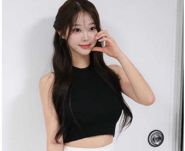 "단상에 오르자마자 비주얼로 판 쓸어버린 라이징 스타? 송민교 치어리더 실물에 직관 팬들 ....