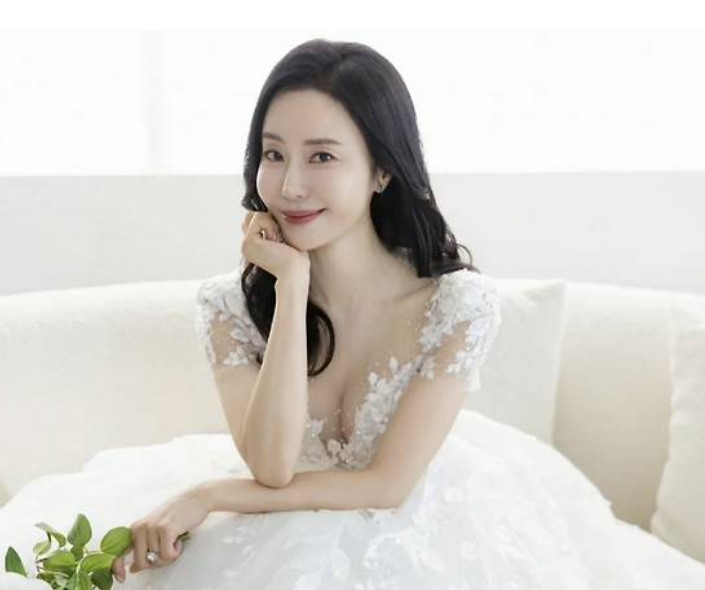 "각시탈 <b>반민정 9월 결혼</b>", 청첩장 속 감동 메시지는?