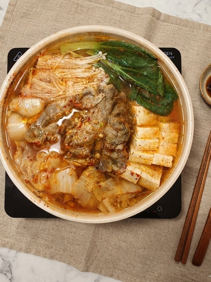 저녁 메뉴 고민 끝! 얼큰하게 즐기는 소고기 샤브샤브전골 초간단 황금레시피 (2~3인분 기준)