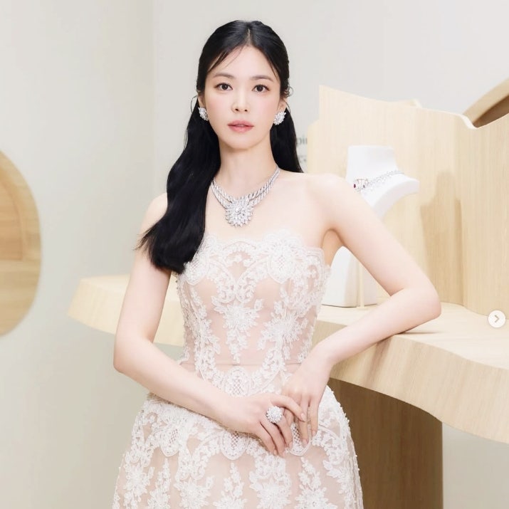 "명품인 줄 알았는데" 송혜교가 들자 난리 난 가방, 알고 보니 강동원