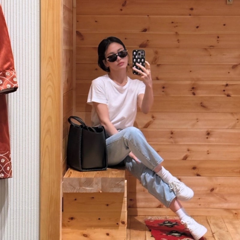 송혜교, 선글라스로도 못 가리는 미모… 사복 속 보테가 베네타 선글라스 가격은?