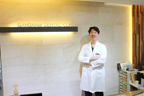 30대 임플란트를 부르는 치주염 방치, 전체 임플란트 비용은?
