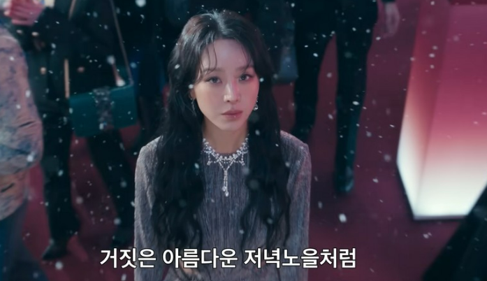"가짜인데 진짜 같아"...넷플릭스 '레이디 두아' 신혜선이 보여준 욕망의 미학, 청룡2관왕 & 관....