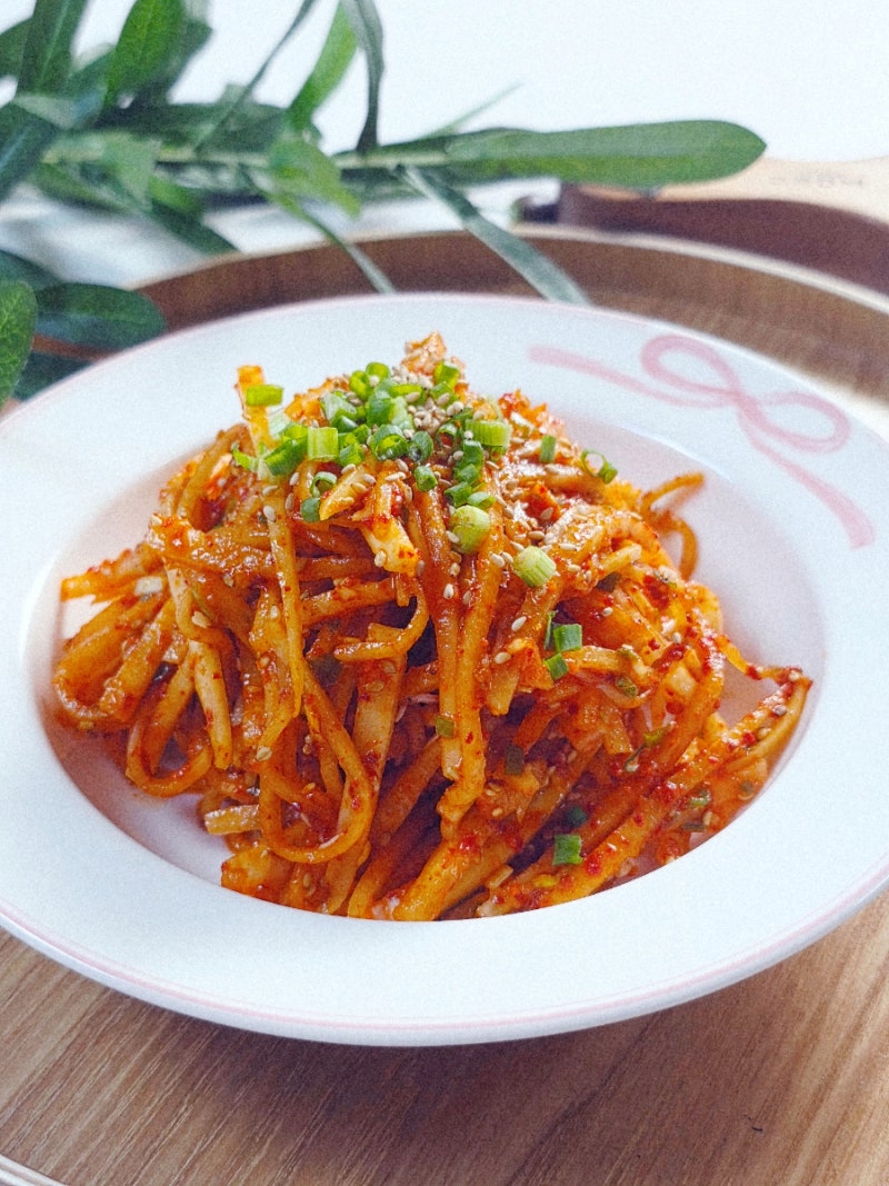 여름 무가 맛없다는 건 옛말! 윤주모 셰프, 물 안생기는 무생채 양념 황금레시피(편스토랑)