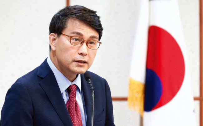 원외 정치활동 윤상현 의원, 지역당 유급직원과 사무소 허용 추진