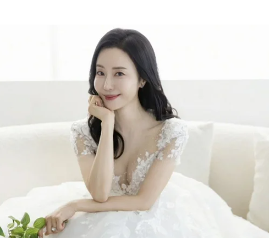 '각시탈' 배우 반민정, 9월 6일 결혼! "청첩장 단독 입수" 예비신랑·웨딩화보 공개