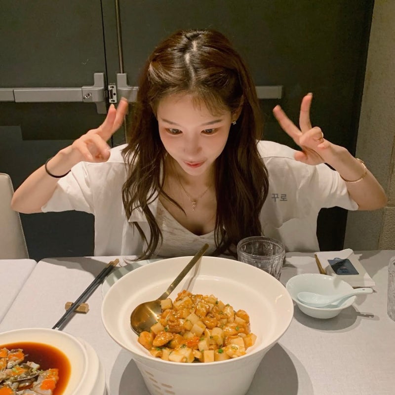 괜히 금수저 소리 나온게 아님.. 생일선물로 910만원 까르띠에 팔찌 인증한 이나연