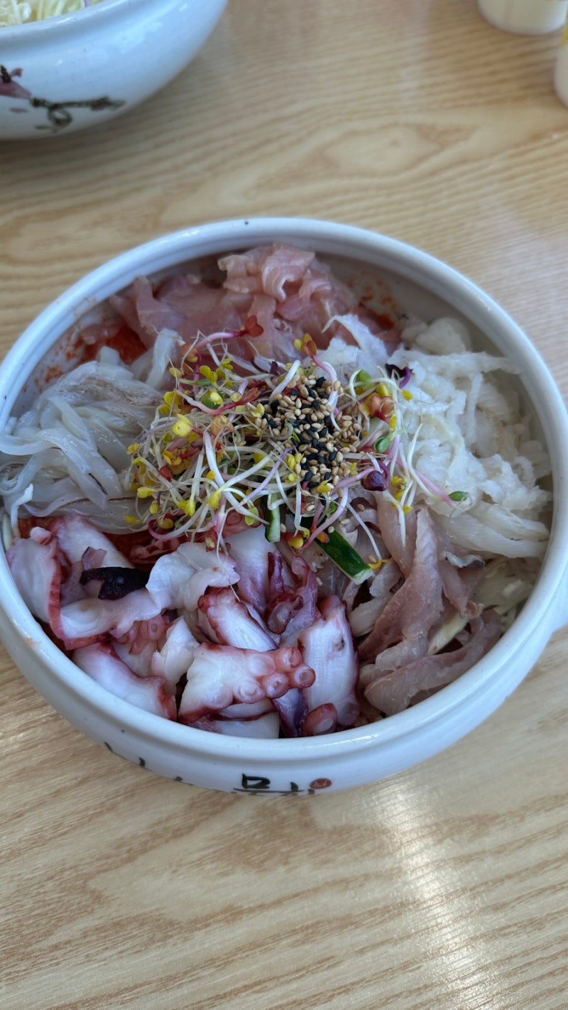 속초 물회 맛집 ‘항아리물회’ 주차, 웨이팅, 홍게살비빔밥