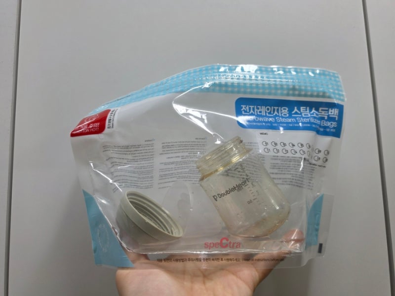 아기랑 여행할 땐 간편하게 전자레인지 스팀소독팩으로 젖병소독