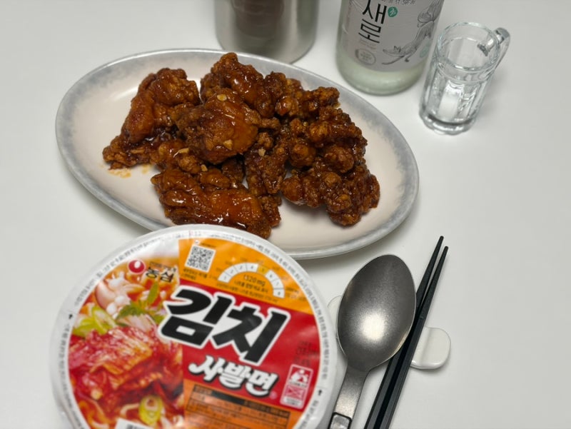 매콤칼칼 김치사발면 레시피 | ️ SNS에서 본 레시피와 트레이더스 강정 조합