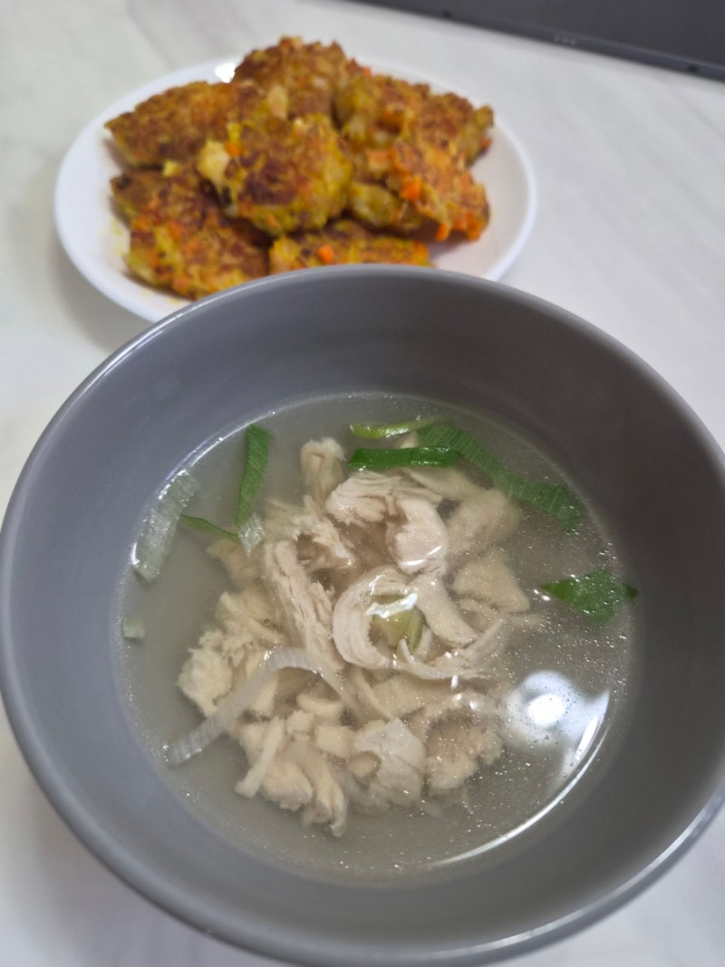 간단히 닭가슴살로 만드는 깔끔한 닭곰탕
