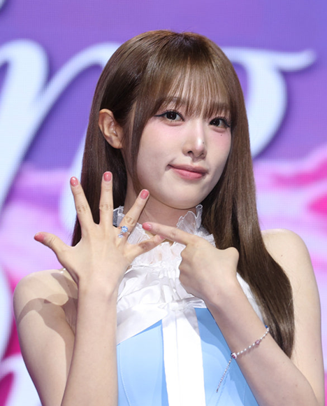 "어린 시절 생사 넘나들었다"…최예나, 아이즈원 이후 더 잘나가는 이유! MC 발탁까지 반전 인....