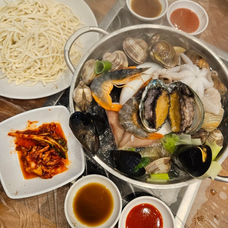 [파주 맛집] 해물 폭탄 전골과 자가 제면 칼국수까지 가성비 최고 ! 복많네해물칼국수 본점 (f....