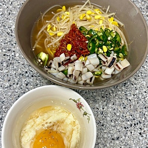 남부식 콩나물국밥 끓이는법 수란 냉동오징어링 요리 만드는법