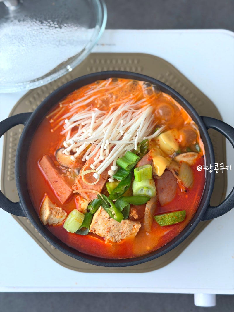 콩나물 넣어 더 시원한 스팸 부대찌개 레시피