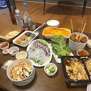 제주 서귀포 올레시장 | 과일모찌, 기름떡, 흑돼지껍데기, 흑돼지계란밥, 타코야끼 등 :: 내돈....