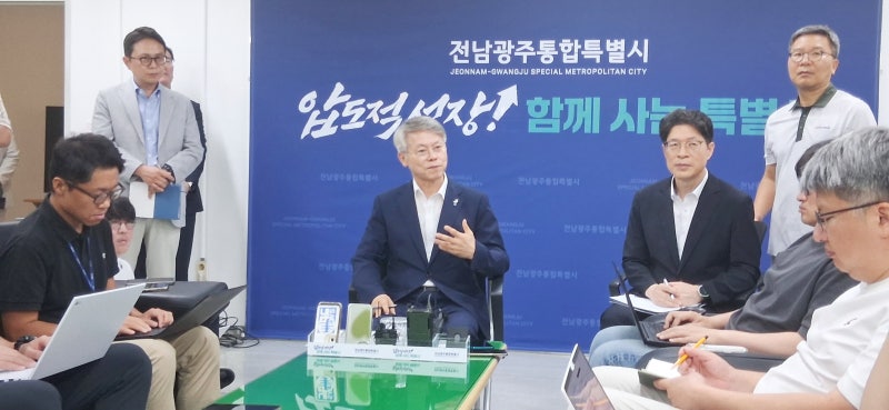 광주전남통합시청 민형배 시장, 정무부시장 백승주·윤난실 지명 논란 (시민추천제 코드인사....