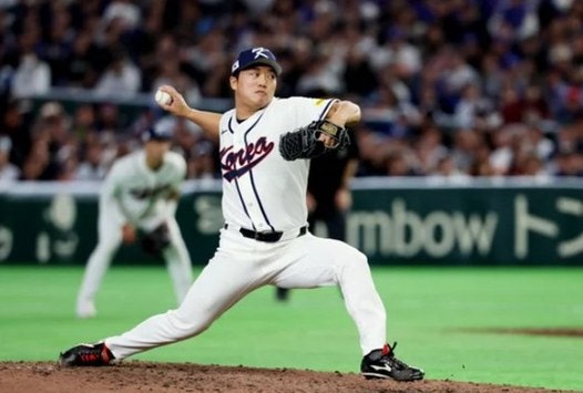 "공 한 개도 안 던졌는데요" 고우석 글러브 압수 소식에 팬심이 두 쪽 났습니다