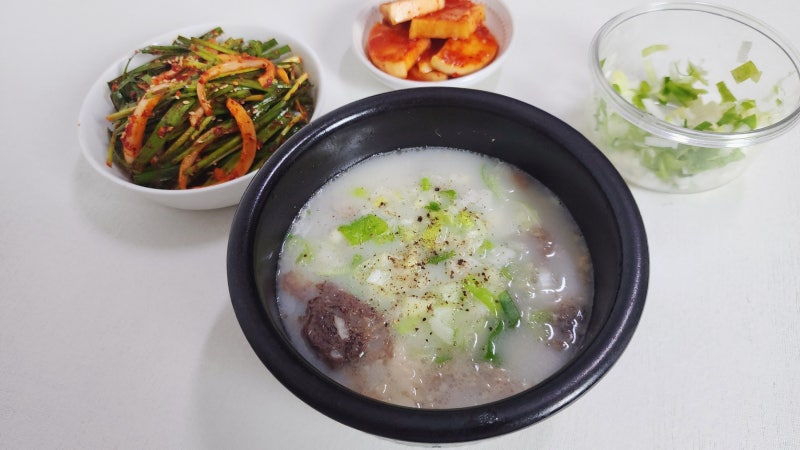보양식 한우 잡뼈 핏물빼기, 사골 곰탕 끓이는방법 사골국 끓이기 부추무침 만드는법