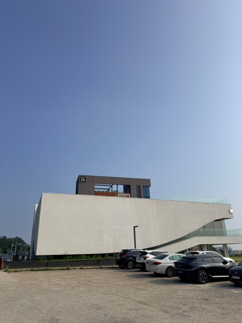 영종도 카페/ 을왕리 해수욕장 대형 카페/ 바다 뷰 카페/ 카페 미음