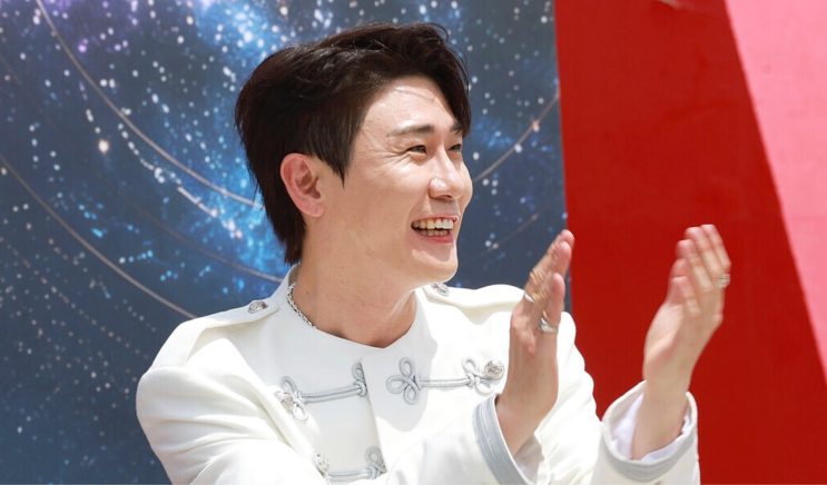 <b>영탁 TAK SHOW5</b>, 포스터 공개되자마자 팬들 사이에서 벌어진... 
