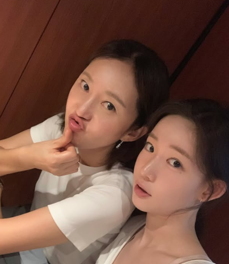 염정아 54세 인스타, 리즈시절부터 병원장 남편까지
