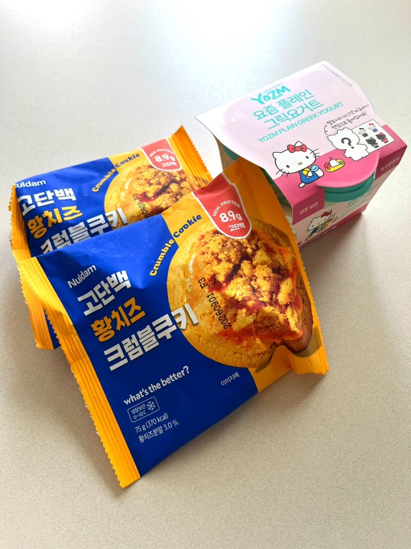 세븐일레븐 헬로키티| 키티 그릭요거트 헬로 키티마그넷 피규어 실물 & 황치즈 크럼블 쿠키