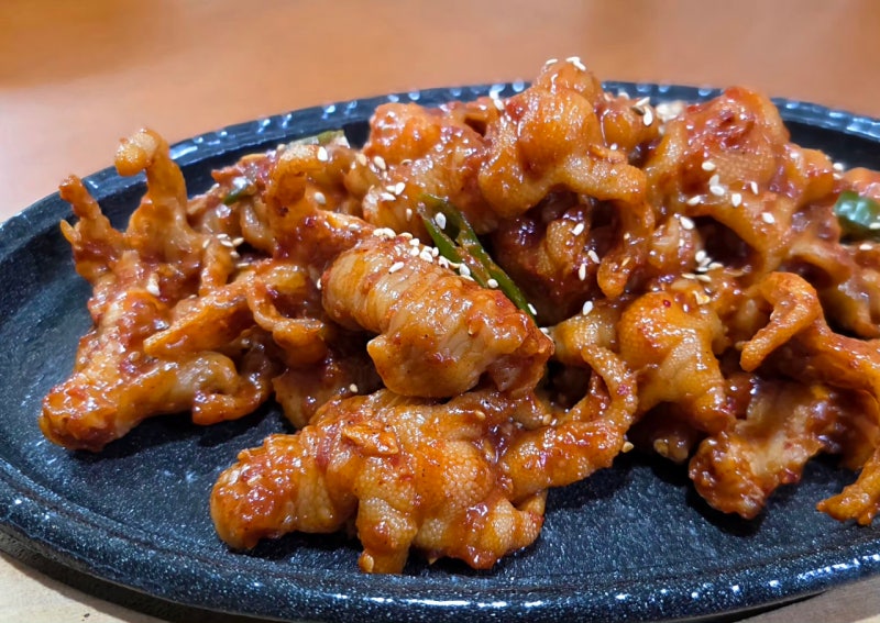 더워도 이 건 못참지! 화끈한 불맛 무뼈닭발볶음 2kg 술안주와 야식으로 인기 만점