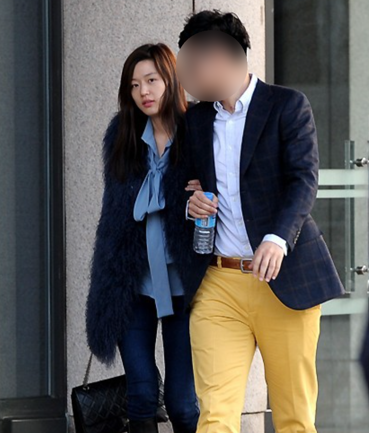 “열애설 1시간 만에 인정” 초등학교 동창과 4개월 만에 결혼한 신비주의 여배우.jpg