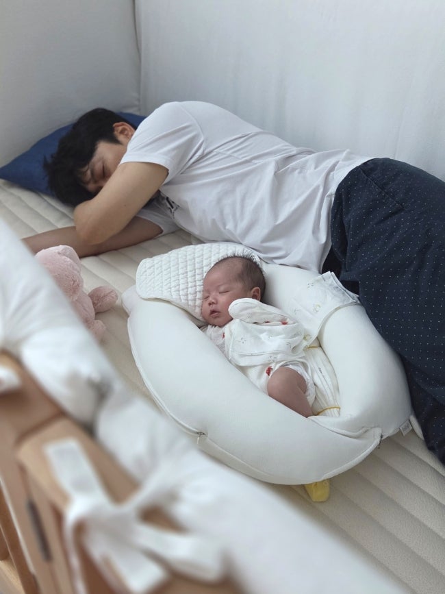 1개월 신생아 원목 아기침대, [숲소리 포미오 가드침대 스윙도어형]으로 완성한 우리 집 첫 ....