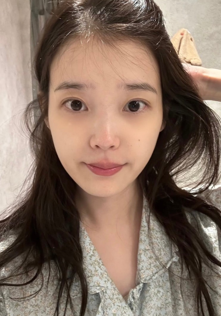 "별일 없이 산다.." <b>아이유</b>, <b>장기하 노래</b> 쿨한 선곡 3개월 만에... 
