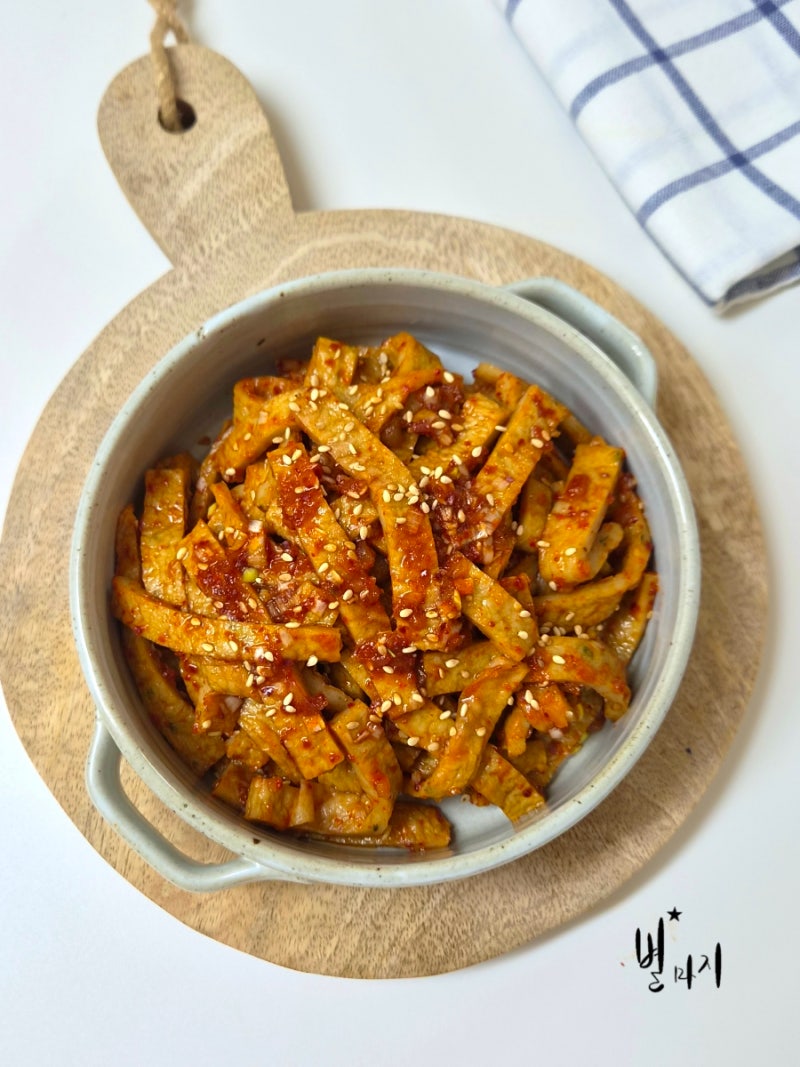 어묵무침 | 어묵을 데쳐서, 매콤한 양념에 무쳐요. 매운 어묵무침 만들기