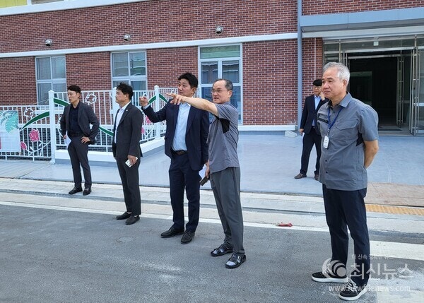 '통학 안전' 점검 나선 김경수 경남도의원…김해 학교 현장 방문