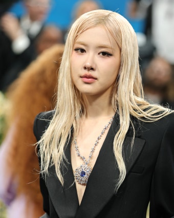 <b>로제</b>, <b>블랙핑크 10주년 행사</b> 불참설 즉각 해명…"<b>참석</b> 확정... 